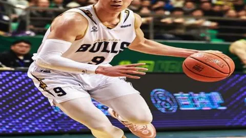 初恋男友带我爱上阿森纳，球场人体彩绘见证情深